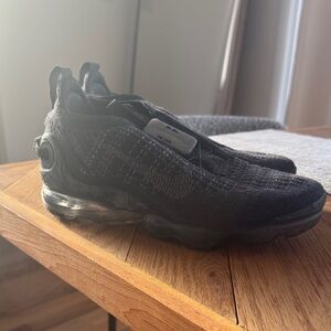 Nike Men's Flyease Vapormax